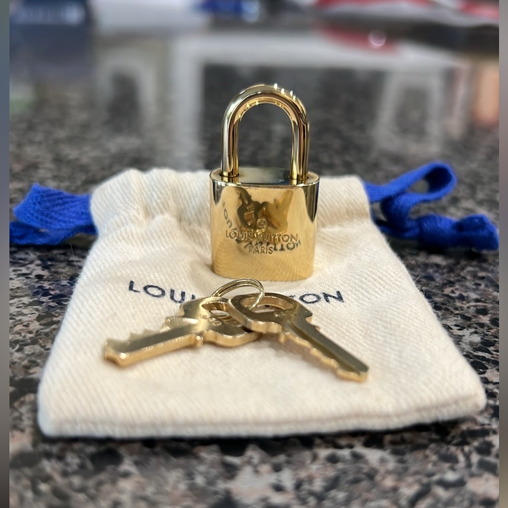 Louis Vuitton Brass Lock & key set . 440 stamped Authentic
